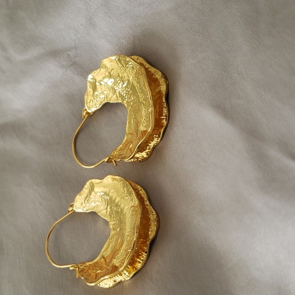 Gold Textured Crescent Clasp Dangle Earrings - Picture 3 of 4